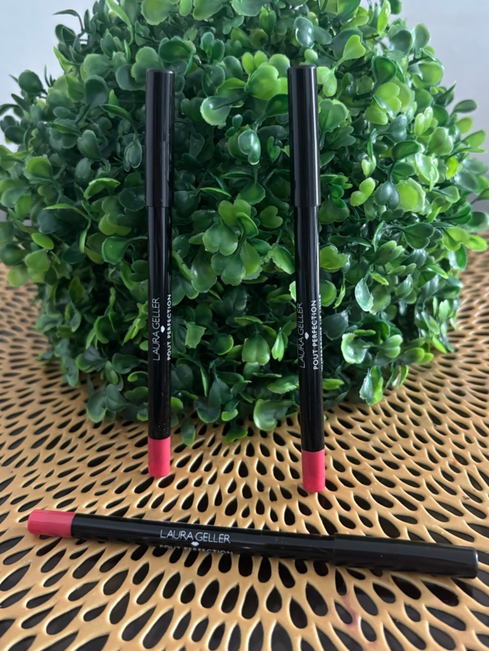 X3 Laura Geller Pout Perfection Waterproof Lip liner in Hibiscus